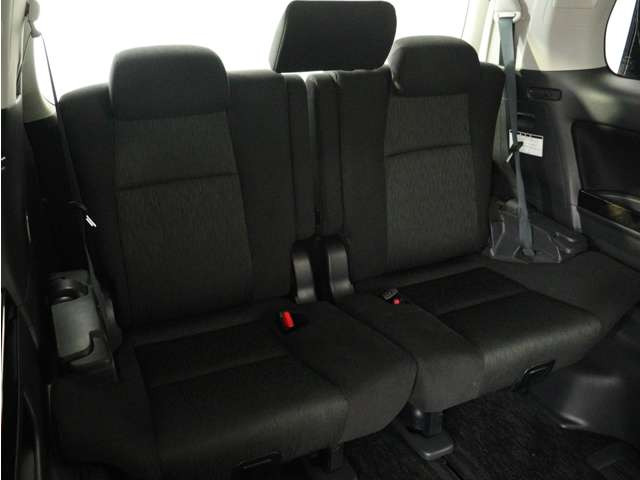 サードシートも広々とした空間をご用意しております!シートアレンジにて、快適スペースを作ることも可能となっております!アレンジパターンも豊富で、様々なシーンにご利用いただけます!