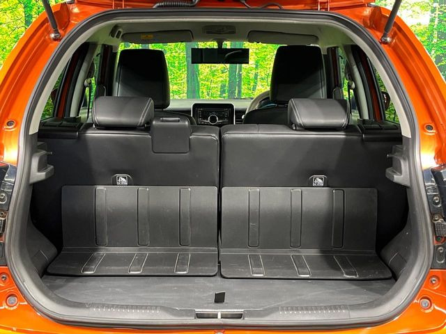 ���i�̂���������ʋ΁A���}���ɏ\���ȉ׎��X�y�[�X���m�ۂ��Ă���܂��B�Z�J���h�V�[�g��|���ƁA�傫�ȉו��̐ύڂ��\�ł���