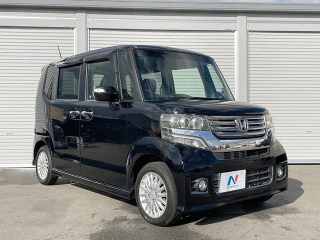 高透明度のガラス皮膜で撥水はもちろん、上質なツヤ・光沢を実現。紫外線や酸性雨から大切な愛車を保護し、色あせ・劣化を防止。「弾スプラッシュコート」、「弾プリミッサコート」からお選びいただけます。