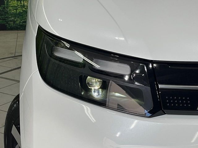 【LEDヘッドライト】悪天候や夜間走行時も良好な視界を確保し安心して運転できる高輝度LEDヘッドライトを装備!点灯速度が早く、消費電力も抑えられています。