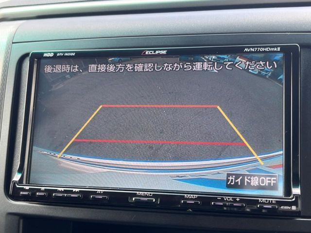 【バックカメラ】駐車時に後方がリアルタイム映像で確認できます。大型商業施設や立体駐車場での駐車時や、夜間のバック時に大活躍!運転スキルに関わらず、今や必須となった装備のひとつです!