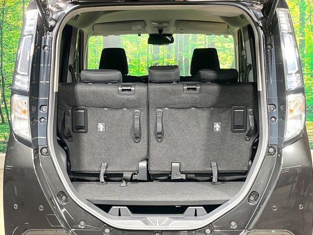 ���i�̂���������ʋ΁A���}���ɏ\���ȉ׎��X�y�[�X���m�ۂ��Ă���܂��B�Z�J���h�V�[�g��|���ƁA�傫�ȉו��̐ύڂ��\�ł���