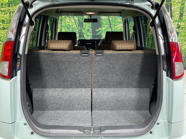 ���i�̂���������ʋ΁A���}���ɏ\���ȉ׎��X�y�[�X���m�ۂ��Ă���܂��B�Z�J���h�V�[�g��|���ƁA�傫�ȉו��̐ύڂ��\�ł���