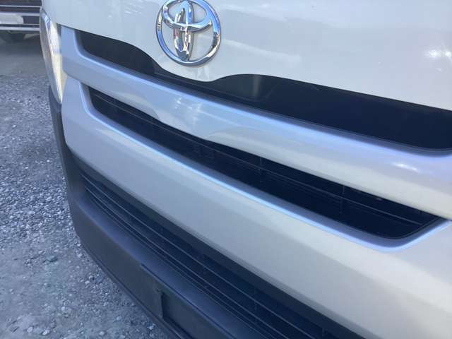 �V�[�g�J�o�[�A�A���~�z�C�[���A�L�[���X�ALED�AHID�A�i�r�A�o�b�N�J�����A��ȃ��j�^�[�A�t���G�A���A���[�_�E���ȂǓ����O�����i�̃J�X�^������܂��̂ŁA���C�y�ɂ����k����������