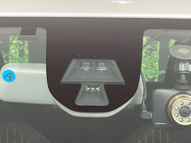 【スズキ セーフティサポート】走行中に前方の車両等を認識し、衝突しそうな時は警報とブレーキで衝突回避と被害軽減をアシスト。より安全にドライブをお楽しみいただけます。