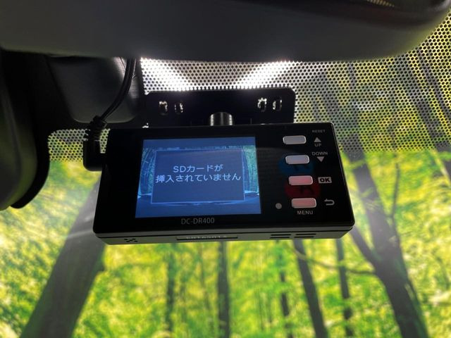 【ドライブレコーダー】安心・安全なカーライフに必須のドライブレコーダーを装備!走行中はもちろん、あおり運転や事故に遭遇した際の状況も映像で記録し、万一のリスクに備えます。