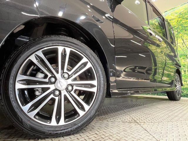 �y����15�C���`�A���~�z�C�[���z�O�ςɃ}�b�`���������A���~�z�C�[���𑕒����Ă���܂��B�e��ЊO�A���~�z�C�[����A�X�^�b�h���X�^�C�����戵�����Ă���܂��B���񂲑��k����������