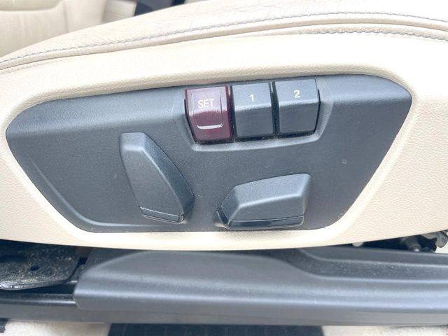 ●メモリー付きパワーシート:あなたに合わせたシートポジションが2つまで登録可能!フルパワーシートだから座席調整も楽々♪お好みのシートポジションで、ストレスないドライブをお楽しみください。