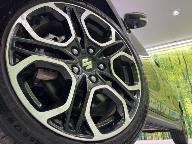 �y����17�C���`�A���~�z�C�[���z�O�ςɃ}�b�`���������A���~�z�C�[���𑕒����Ă���܂��B�e��ЊO�A���~�z�C�[����A�X�^�b�h���X�^�C�����戵�����Ă���܂��B���񂲑��k����������