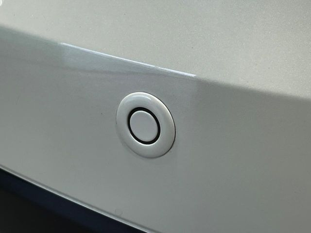 【クリアランスソナー】バンパーに付いたセンサーが障害物を検知!一定の距離に近づくとアラートで教えてくれます♪狭い駐車スペースや車庫入れ時も安心ですね☆