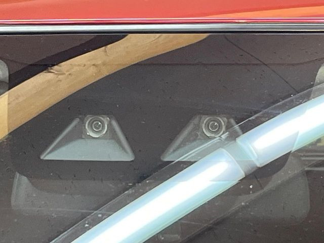 �y�X�}�[�g�A�V�X�g�z���s���ɑO���̎ԗ�����F�����A�Փ˂������Ȏ��͌x��ƃu���[�L�ŏՓˉ���Ɣ�Q�y�����A�V�X�g�B�����S�Ƀh���C�u�����y���݂��������܂��B