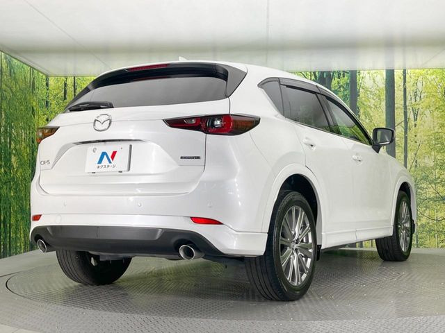 安心の最長10年・走行無制限保証(有償)をご用意。保証内容も充実はもちろん、無料点検&オイル交換や、年中無休の全国・24時間ロードサービスも付帯されておりますのでご安心下さい。