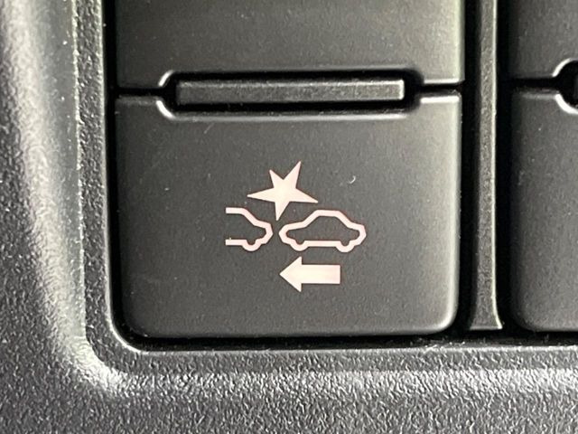 【トヨタセーフティセンス】走行中に前方の車両等を認識し、衝突しそうな時は警報とブレーキで衝突回避と被害軽減をアシスト。より安全にドライブをお楽しみいただけます。