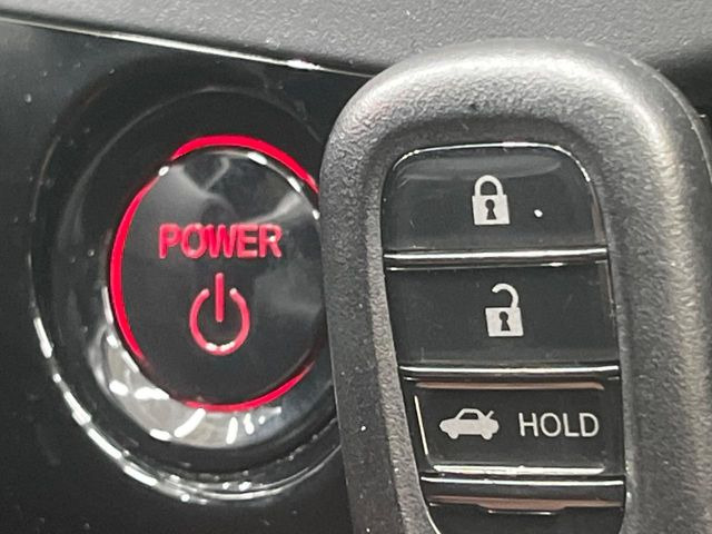 �yHonda�X�}�[�g�L�[�z�J�o����|�P�b�g�ɓ��ꂽ�܂܂ł��h�A�̎{���E�������\�ȃX�}�[�g�L�[�𑕔��B�G���W���̃I���E�I�t�����J�M�����o���K�v����������Ƃ��Ă��֗��ł���