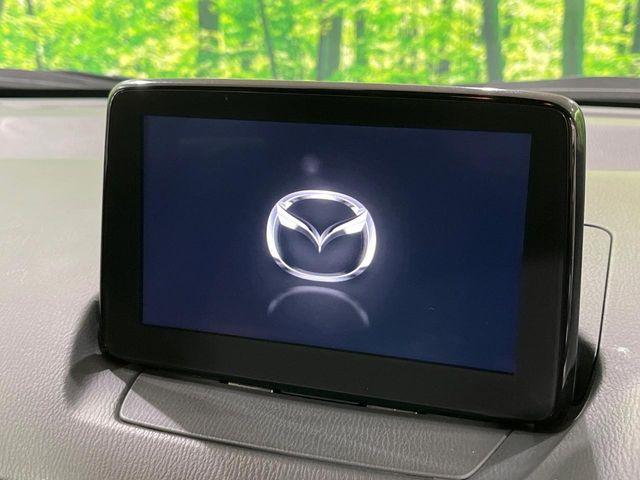 �y8�C���`�}�c�_�R�l�N�g�z�ԓ��̕��͋C�Ƀ}�b�`������^�̃f�B�X�v���C�B�X�}�z�ڑ��ł̃i�r�g�p��Bluetooth�Đ����A�l�X�ȋ@�\���y���߂܂��B�����I�ȃ_�C�������삪�\�ŁA�g��������ǍD�ł��B