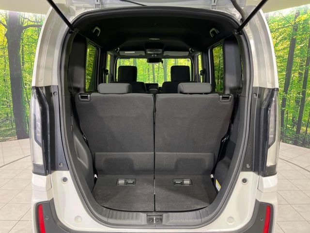 普段のお買い物や通勤、送迎等に十分な荷室スペースを確保しております。セカンドシートを倒すと、大きな荷物の積載も可能です♪