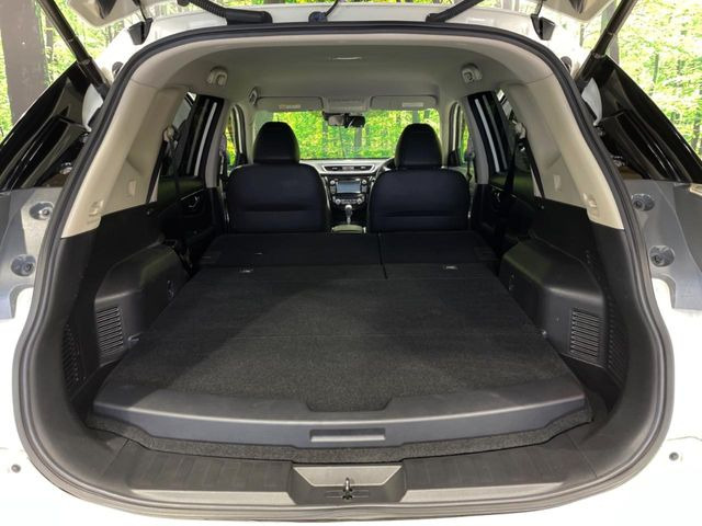 後席を格納すると、これだけの広さが!シーンに合わせたシートアレンジで、大きな荷物も積むことが出来ます♪