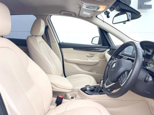 ●レザーシート:高級感漂うレザーシートは、使用感も少なく良好なコンディションを保っております!その他、気になる箇所がございましたらお気軽にお問合せ下さい!