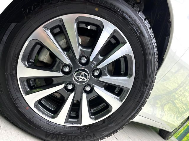 【純正15インチアルミホイール】外観にマッチした純正アルミホイールを装着しております。各種社外アルミホイールや、スタッドレスタイヤも取扱いしております。是非ご相談ください♪