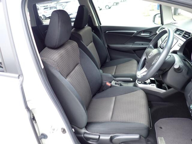 フロントシート、状態良好で安心です。大きな汚れもなく安心です