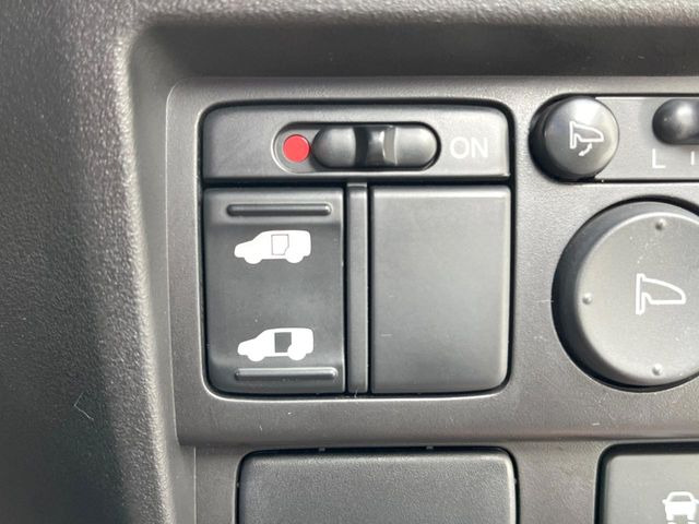 �y�p���[�X���C�h�h�A�z�X�}�[�g�L�[��^�]�Ȃ̃X�C�b�`�ŃX���C�h�h�A�̊J���\���d��������͂����ăh�A���J����K�v�������A���������q�l�ł��A�d���ו��������Ă��鎞�����N�ɊJ���߂ł��܂���