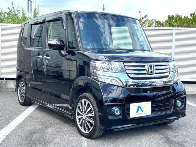 高透明度のガラス皮膜で撥水はもちろん、上質なツヤ・光沢を実現。紫外線や酸性雨から大切な愛車を保護し、色あせ・劣化を防止。「弾スプラッシュコート」、「弾プリミッサコート」からお選びいただけます。