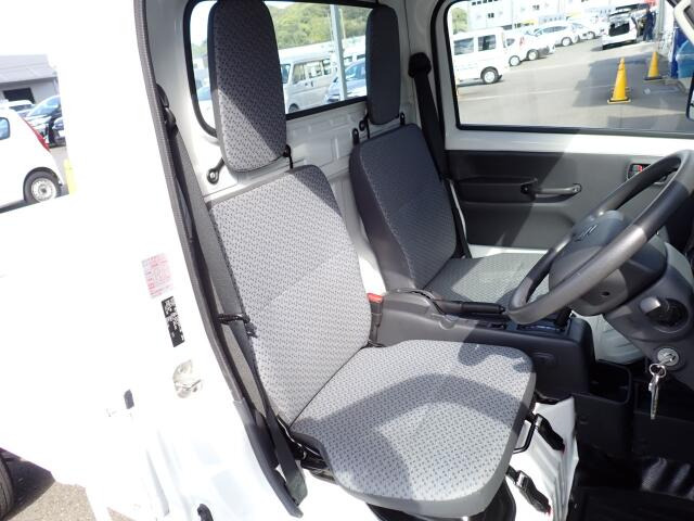 フロントシート、状態良好で安心です。大きな汚れもなく安心です