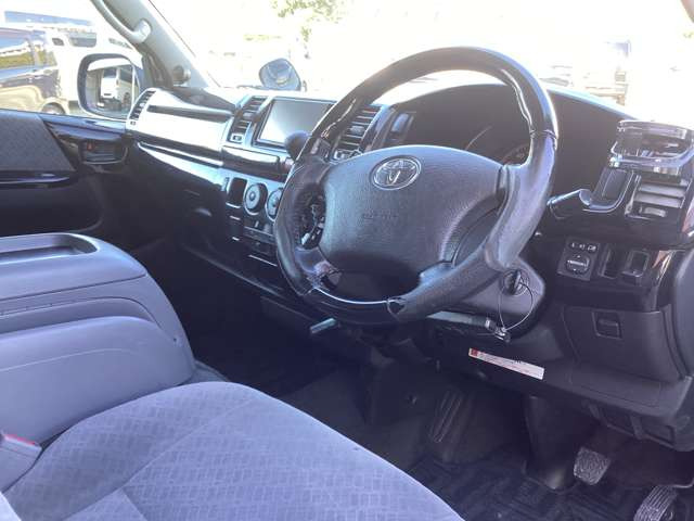 �V�[�g�J�o�[�A�A���~�z�C�[���A�L�[���X�ALED�AHID�A�i�r�A�o�b�N�J�����A��ȃ��j�^�[�A�t���G�A���A���[�_�E���ȂǓ����O�����i�̃J�X�^������܂��̂ŁA���C�y�ɂ����k����������