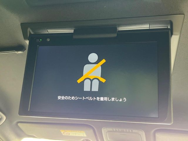 【フリップダウンモニター】大画面モニターで後席でもエンタメをお楽しみいただけます。小さなお子様にも大人気の装備です♪