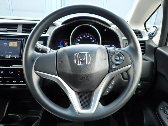 ステアリングはとてもきれいな状態です☆