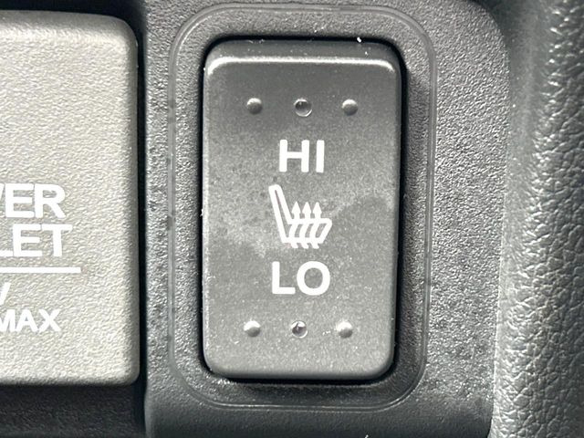 【シートヒーター】寒い日に重宝するシートヒーター!エアコンより早く温まってくれるので寒がりの人も安心ですね♪エアコンの温風は乾燥するから苦手、という方にもをおすすめです。