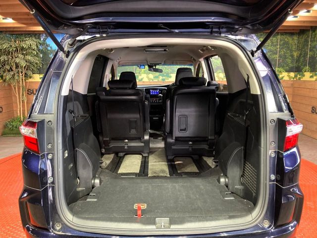 ���i�̂���������ʋ΁A���}���ɏ\���ȉ׎��X�y�[�X���m�ۂ��Ă���܂��B�Z�J���h�V�[�g��|���ƁA�傫�ȉו��̐ύڂ��\�ł���