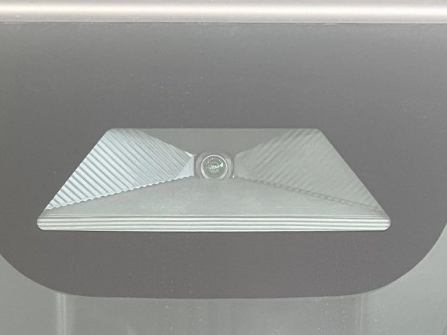 【ホンダセンシング】走行中に前方の車両等を認識し、衝突しそうな時は警報とブレーキで衝突回避と被害軽減をアシスト。より安全にドライブをお楽しみいただけます。