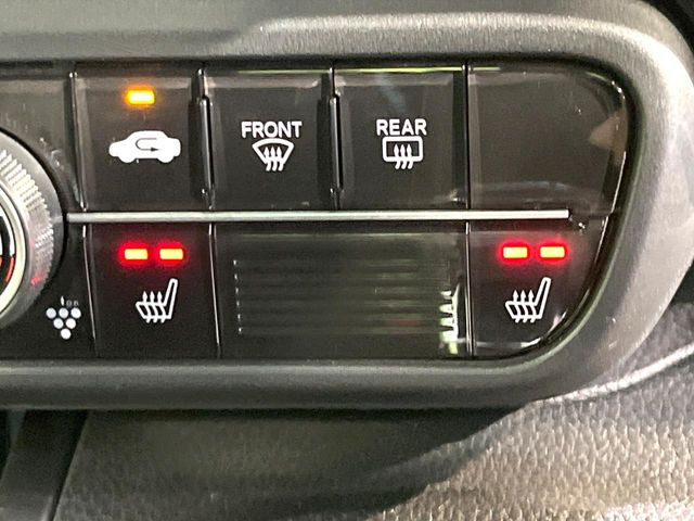 【シートヒーター】寒い日に重宝するシートヒーター!エアコンより早く温まってくれるので寒がりの人も安心ですね♪エアコンの温風は乾燥するから苦手、という方にもをおすすめです。