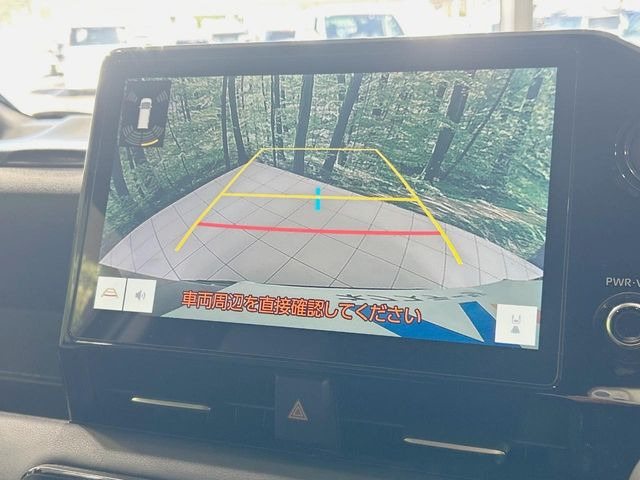 【バックカメラ】駐車時に後方がリアルタイム映像で確認できます。大型商業施設や立体駐車場での駐車時や、夜間のバック時に大活躍!運転スキルに関わらず、今や必須となった装備のひとつです!
