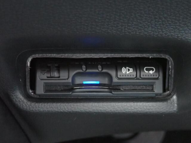 ETCも装備しています。ノンストップで料金所を通過できます。うれしい装備ですよね。