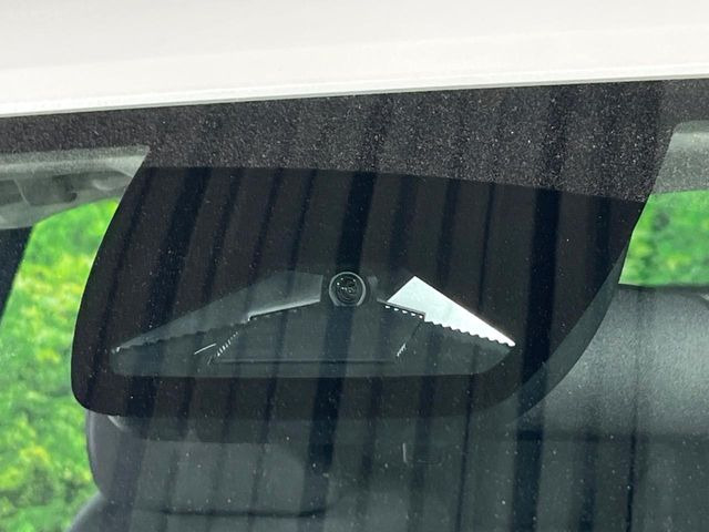 �y�z���_�Z���V���O�z���s���ɑO���̎ԗ�����F�����A�Փ˂������Ȏ��͌x��ƃu���[�L�ŏՓˉ���Ɣ�Q�y�����A�V�X�g�B�����S�Ƀh���C�u�����y���݂��������܂��B