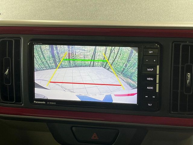 【バックカメラ】駐車時に後方がリアルタイム映像で確認できます。大型商業施設や立体駐車場での駐車時や、夜間のバック時に大活躍!運転スキルに関わらず、今や必須となった装備のひとつです!