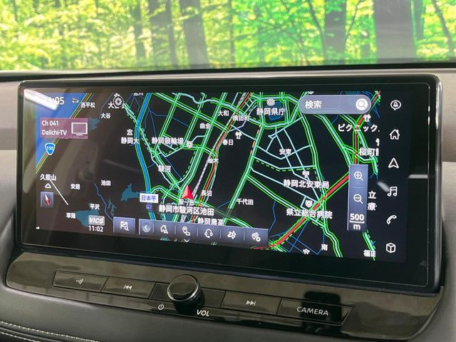 【メーカー純正12型ナビ】インテリアに溶け込むスタイリッシュな「専用設計」メーカーナビを装備♪視認性や操作性など基本性能にも優れ、より上質なカーライフをお楽しみいただけます。