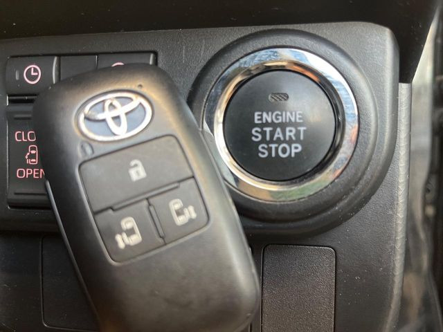 �y�L�[�t���[�V�X�e���z�J�o����|�P�b�g�ɓ��ꂽ�܂܂ł��h�A�̎{���E�������\�ȃX�}�[�g�L�[�𑕔��B�G���W���̃I���E�I�t�����J�M�����o���K�v����������Ƃ��Ă��֗��ł���