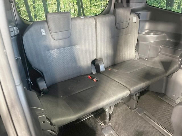 3列目シートはもちろん状態良好☆大人でもゆったりと座って頂けますので、大人数でのお出かけもラクラクです♪ご家族で、気の知れた仲間で、ドライブに行くのが楽しみですね♪