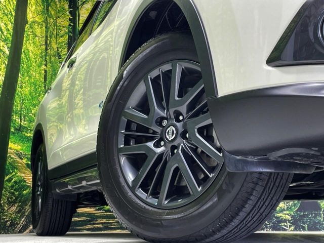 【純正17インチアルミホイール】外観にマッチした純正アルミホイールを装着しております。各種社外アルミホイールや、スタッドレスタイヤも取扱いしております。是非ご相談ください♪