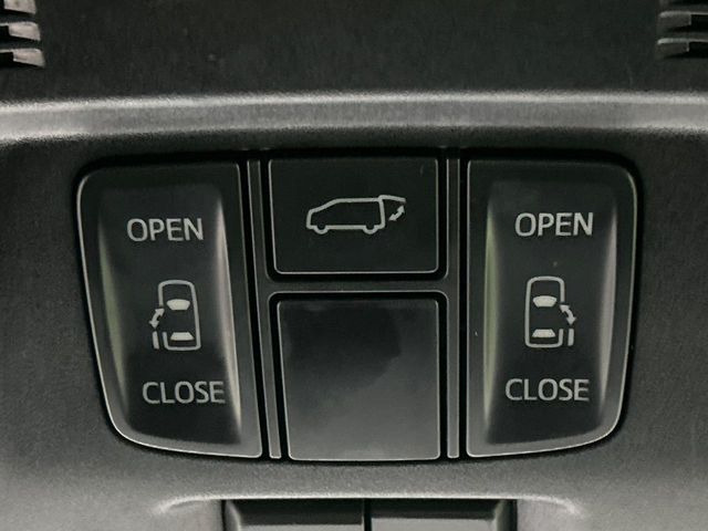 【両側パワースライドドア】スマートキーや運転席のスイッチで後席両側スライドドアの開閉が可能♪電動だから力を入れてドアを開ける必要が無く、小さなお子様でも簡単に開け閉めでき快適です♪