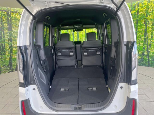 普段のお買い物や通勤、送迎等に十分な荷室スペースを確保しております。セカンドシートを倒すと、大きな荷物の積載も可能です♪