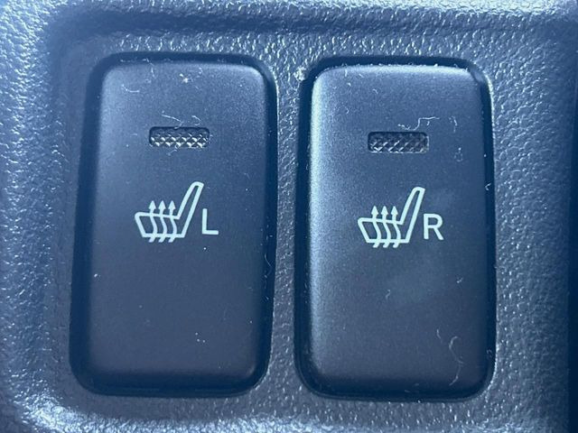 【シートヒーター】寒い日に重宝するシートヒーター!エアコンより早く温まってくれるので寒がりの人も安心ですね♪エアコンの温風は乾燥するから苦手、という方にもをおすすめです。