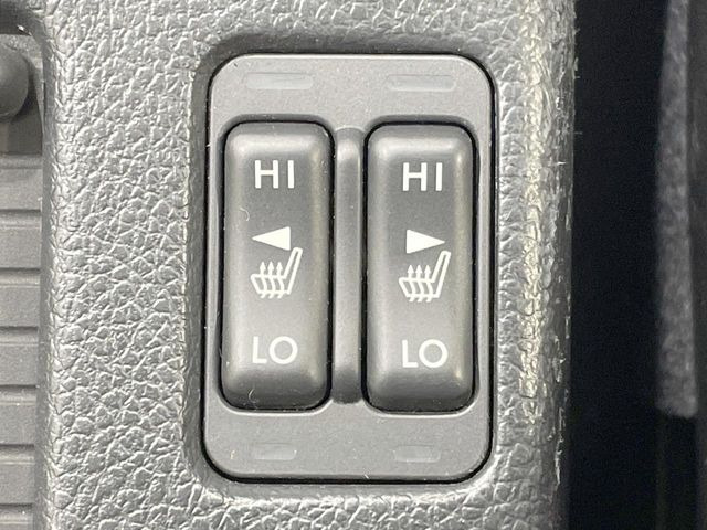 【シートヒーター】寒い日に重宝するシートヒーター!エアコンより早く温まってくれるので寒がりの人も安心ですね♪エアコンの温風は乾燥するから苦手、という方にもをおすすめです。