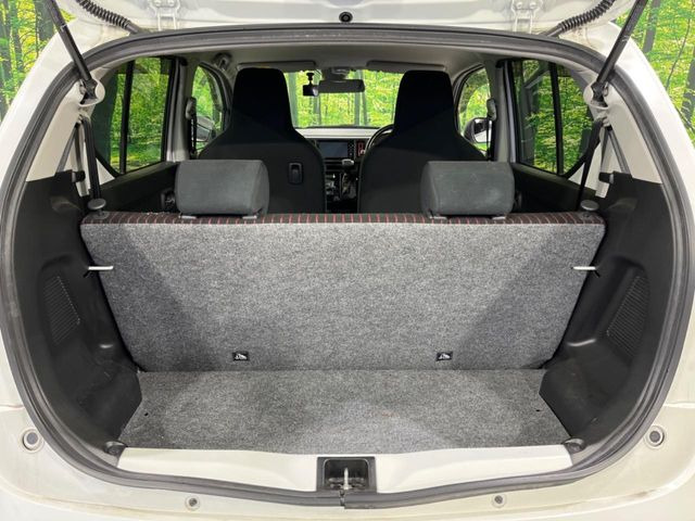 普段のお買い物や通勤、送迎等に十分な荷室スペースを確保しております。セカンドシートを倒すと、大きな荷物の積載も可能です♪
