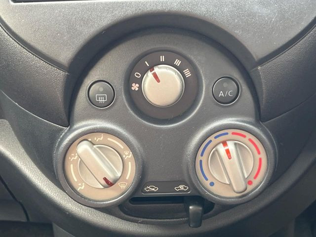 寒い冬も暑い夏も全席に快適な空調を届けてくれる、ダイヤル式エアコンを装備♪