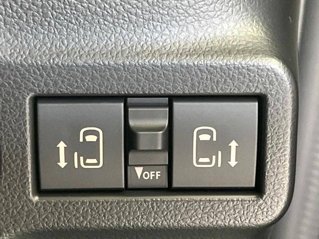 【両側パワースライドドア】スマートキーや運転席のスイッチで後席両側スライドドアの開閉が可能♪電動だから力を入れてドアを開ける必要が無く、小さなお子様でも簡単に開け閉めでき快適です♪