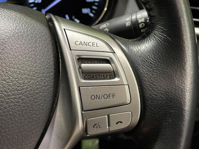 【クルーズコントロール】高速道路もラクラク走行。アクセルを離しても一定速度で走行ができ、長距離運転時の負担を軽減!加速・減速も簡単なスイッチ操作で調整できます。